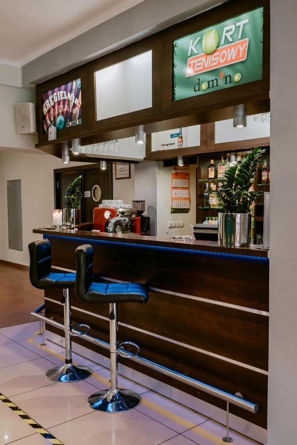 Hotel Domino Niemodlin Bagian luar foto